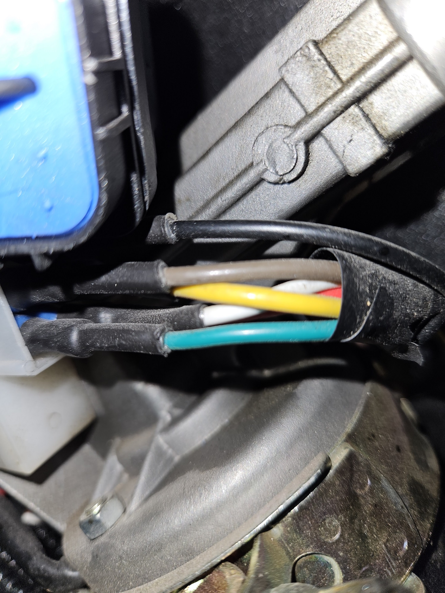 Windshield wiper wiring